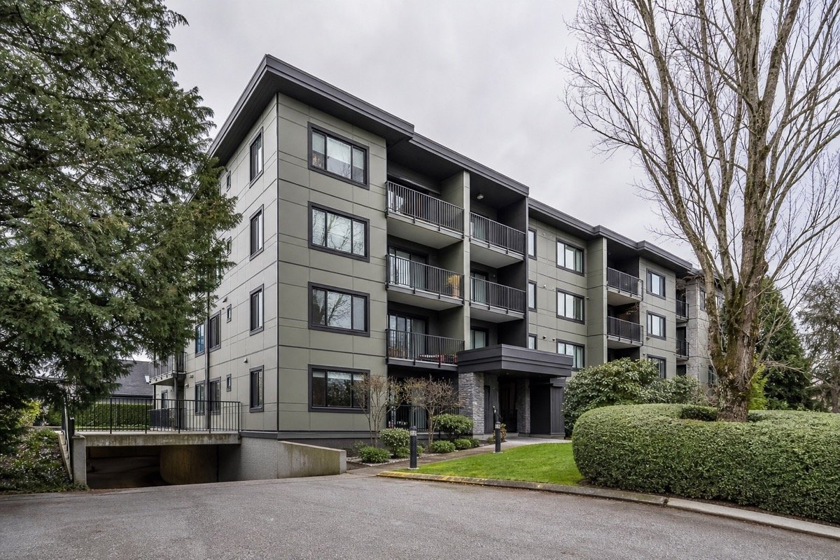 Completed 4-storey multi-family building in Burnaby with new fiber cement rainscreen cladding